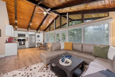 Image de Peaceful 2-bedroom retreat in the trees above Bellingham