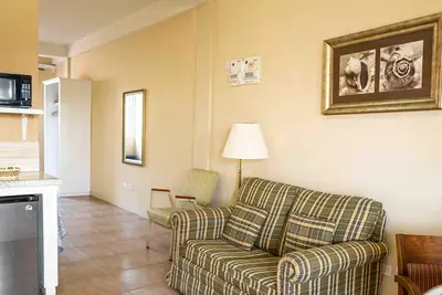 Image de The Hamlet Suites - Bright and spacious Studio Apartment 1