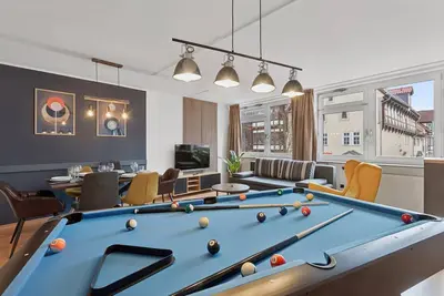 Image de Charysma: Billiard loft | pedestrian zone | bedroom with smart Tv | parking lot