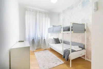 Image de 3 minutes from metro A, comfortable family apartment