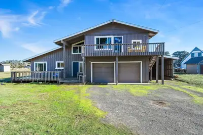Image de Updated 5br ocean view villa in Mendo-Fort Bragg, dog-friendly, firepit, hot tub