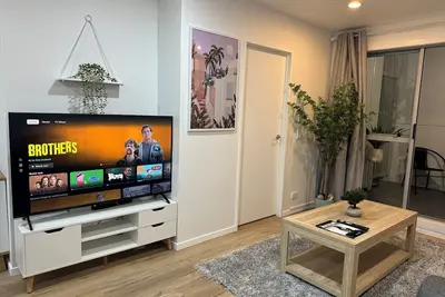 Image de Stunning 3 bd  2 bth  city apt - Pool and Carpark