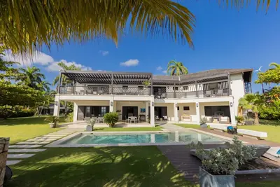 Sea Salt- A Majestic 5-Bedroom Oceanfront Paradise – Experience the ultimate in luxury and tranquillity