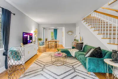 Image de Charming Getaway, Minutes to Everything!