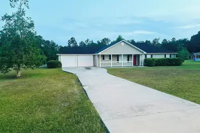 Image de Quiet Location convenient to  I-95 & Beach Causeways!