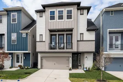 Image de Spacious Family-Friendly Lakefront Home By Marina