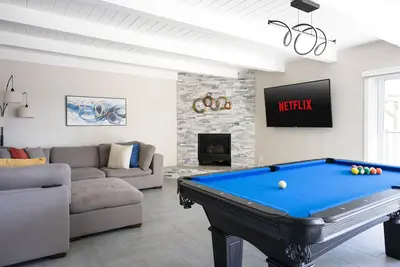 Image de Heated Patio • Private Pool • Pool Table • 4br