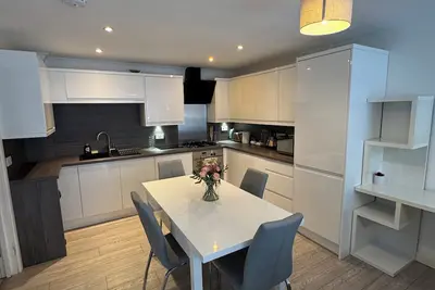 Image de Elegant 3-Bedroom, 2-Bathroom Flat in Edinburgh’s Prestigious City Centre