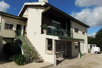 Image de Maison de vacances 'Casa Da Veiga - Natureza E Cidade' avec terrasse privée, Wi-Fi et climatisation