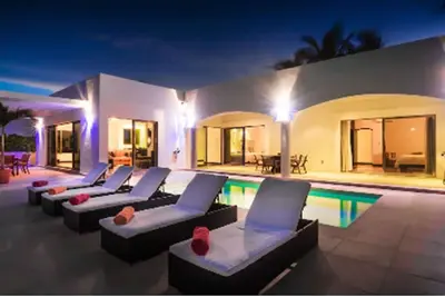Image de Villa El Dorado is a chic contemporary oceanfront private oasis