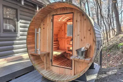 Image de Resting Retreat - Play Arcades, Soak in the Hot Tub + More!