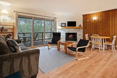 Image de Ski Haus Condo 110 - Cozy, Close to River, Mt Bachelor