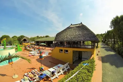Image de Bel appartement dans une maison de vacances avec climatisation, piscine, Wifi, terrasse et parking