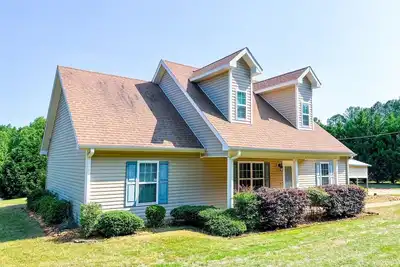 Image de Charming 3-bdrm house on 3 acres with heat/Ac, fitness eqpt, WiFi in Thomaston