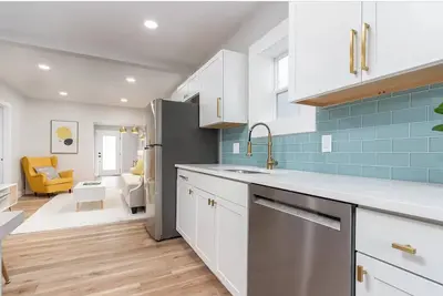 Image de Clean 3-Br, Pet Friendly, 5 mins to Riverwalk, Free WiFi