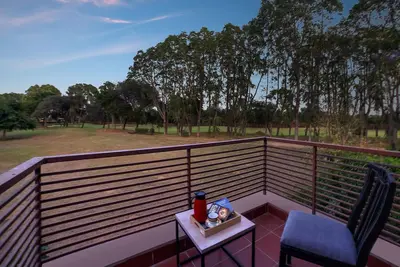 Image de Elegant Villa Retreat in Golf Resort – Luxury Living on the Greens