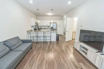 Image de Lovely Townhome 6 Min to Cu!