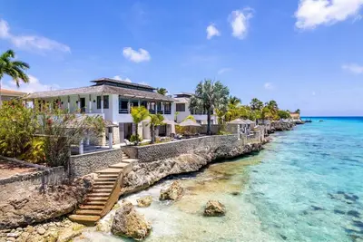 Image de Luxury villa with private pool and private beach with swimming ladder and spectacular sea views