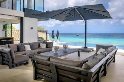 Image de Beautiful seaside villa with private beach and pool