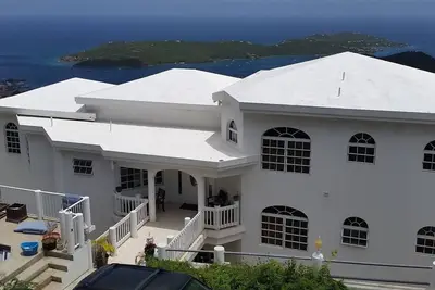 Image de 1br Getaway w/ Breathtaking Views + King Bed