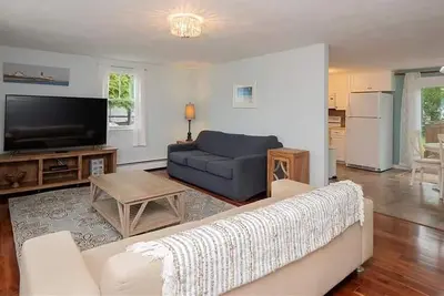 Image de Newly updated Scarborough Home in Eastward, a stone's throw from Scarborough Beach!