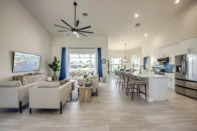 Image de Villa Serenity - newly built on water, pool & spa