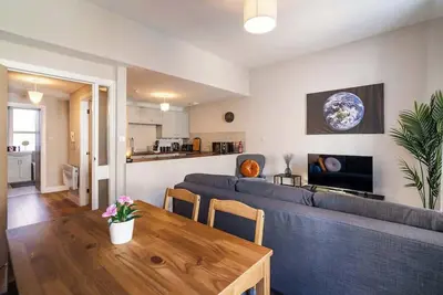 Image de 2 Bed Flat - Town Centre- by Holiday Homes
