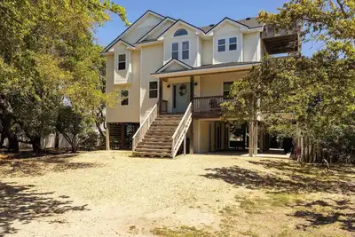 Oceanside retreat with pool & spa, June Weeks Open