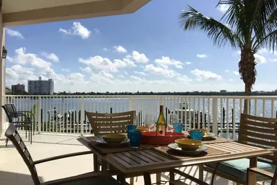 Image de Luxury Waterfront Condo - 10 minute walk to Clearwater Beach!