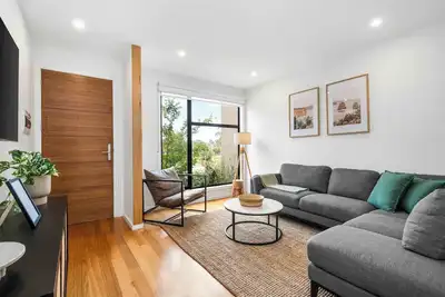 Beautiful 2br on Bright, Torquay