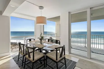 Image de Spacious Beachfront Condo - Family Fun in Destin Florida