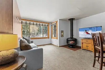 Image de Ski In Ski out Northstar condo by gondola