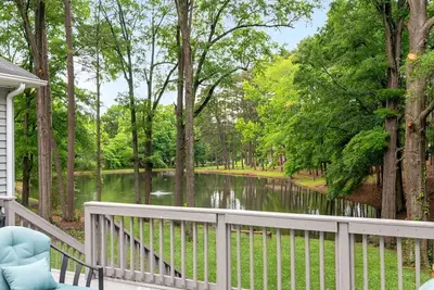 Image de Charming 3-bedroom house in marvelous Charlotte with a pond oasis