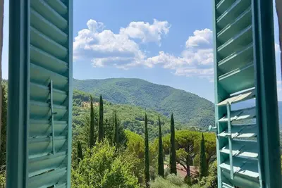 Image de L’ancienne maison de ferme à Caiano – immersion dans l’histoire et les livres