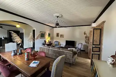 Image de Appartement de charme vue mer, centre ville, spacieux, proche des commodités