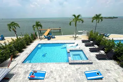 Oceanfront Hot Tub. Sunset Escape. January Special!