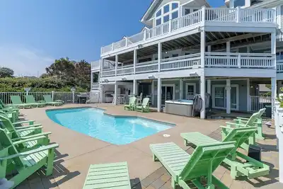 Image de Sun Realty gorgeous oceanside retreat with an elevator in Corolla Nc!