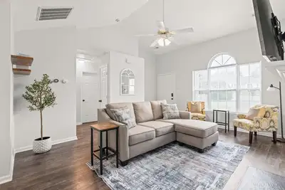 Image de Charlotte Getaway: 3-Bedroom Gem with Big Backyard