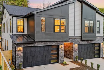 Image de Modern 8br Uptown & Camp North End Home, 2 Sports-Themed Game Rooms - Sleeps 20+