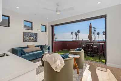 Salt Spray-Ocean Views, Walk To Beach, Parking, Ac