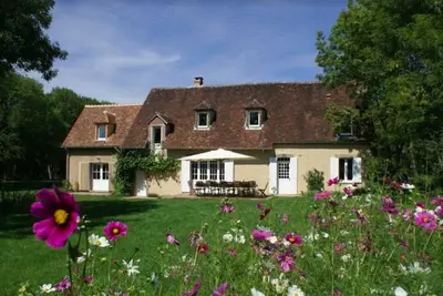 Image de Demeure de charme avec tennis privé et grande piscine chauffée de 15 mètres.