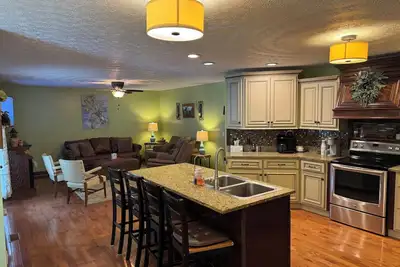 Image de Family friendly 12 bed, Serene small town Louisa. Cozy with wifi, Ac & farm life