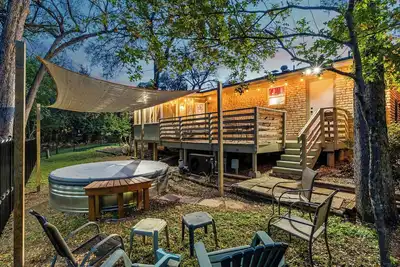 Image de Austin Near Q2 & Domain: Cowboy Pool & Game Room