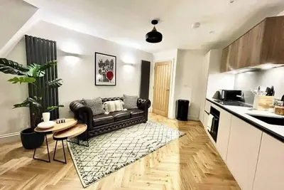 Image de Beautiful Two Storey Apartment in City Centre- 2