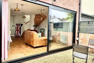 Image de Hip Industrial Style Southville House & Courtyard