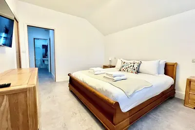 Image de New and Spacious Apartment - Sleeps 5