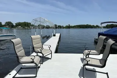 Image de Pet friendly house on all sports Lake Fenton, minutes away from downtown.