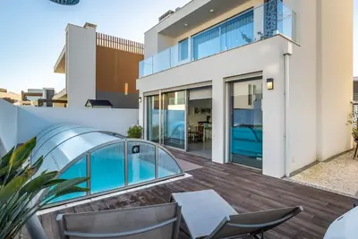 Image de Silvercoast Villa Concha Baia with heated pool and rooftop seaview lounge.