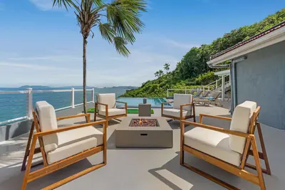 Image de Gorgeous 5-Bdrm Villa Maxine- Located on Famous Peterborg- Pool- Oceanside