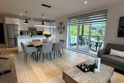 Image de Magnifique condo de luxe situé à Mont-Tremblant. <br>Au coeur du village de St-Jovit